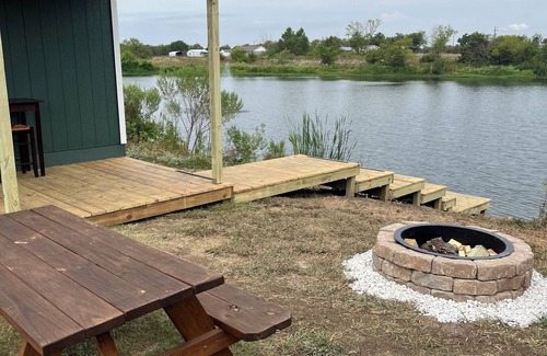 Commerce Cabina | Bass Lodge - Lakefront - New