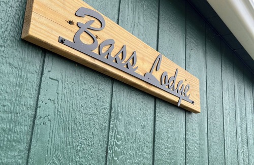 Commerce Cabina | Bass Lodge - Lakefront - New