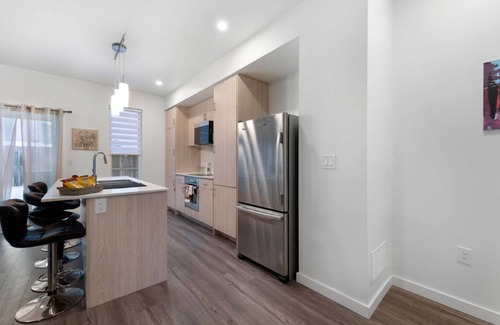 Innisfil Casa | Bass Oasis 2 – Cozy, Pet-Friendly Getaway Near Beach, Ski Resort, Spa & More!
