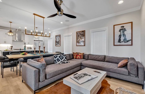 Berry Hill Cabaña | Bass - Private Rooftop - 8 Mins to Broadway