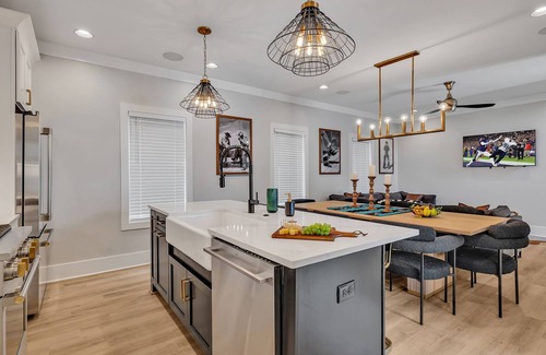 Berry Hill Cabaña | Bass - Private Rooftop - 8 Mins to Broadway