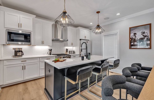 Berry Hill Cabaña | Bass - Private Rooftop - 8 Mins to Broadway