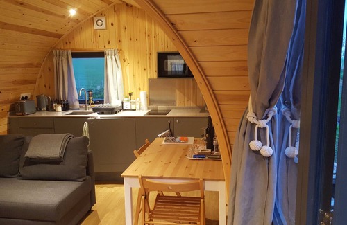 Dunbar Cabina | Bass Rock Pod-Cabaña de madera-Lujoso-Baño con ducha-Vista al Mar