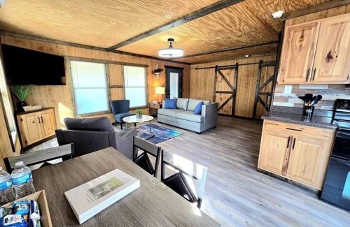 Quitman Casa | BASShole on Lake Fork * HOT TUB