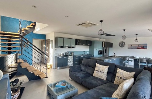 La Teste-de-Buch Casa | Bassin d'Arcachon, close to the beach, luxury villa in Pyla sur mer with swimming pool.