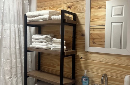 Stevenson Cabina | Bassmasters - Cozy 1-bedroom cabin with WiFi, AC in fabulous Stevenson