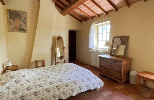 Buoux Otro | Bastide Provençale facing the Grand Luberon