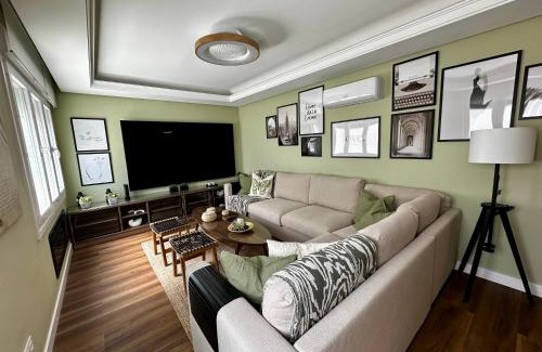 El Puerto de Santa María Apartamento | BASTINAZO ALOHADREAM - LUXURY PREMIUM - DormirDCategoria Condetó en la Mejor Ubicación de la Ciudad, Especial Grupos, Insonorizado, Aire Acondicionado en todas las habitaciones, TV 100" - El Puerto de Santa María - Reformado de Diseño y Equipado en 2024