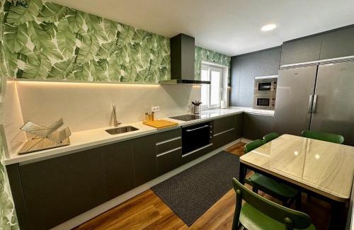 El Puerto de Santa María Apartamento | BASTINAZO ALOHADREAM - LUXURY PREMIUM - DormirDCategoria Condetó en la Mejor Ubicación de la Ciudad, Especial Grupos, Insonorizado, Aire Acondicionado en todas las habitaciones, TV 100" - El Puerto de Santa María - Reformado de Diseño y Equipado en 2024