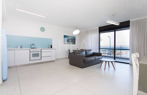 Haifa Apartamento | Precioso apartamento de Bat Galim Balcón de lujo Playa Cerca del médico Vista completa al mar