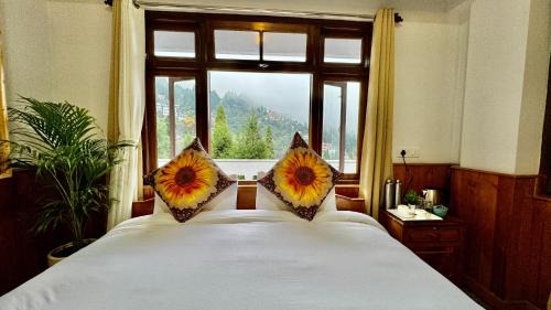 Darjeeling Hotel | Batasia, Hillside Inn