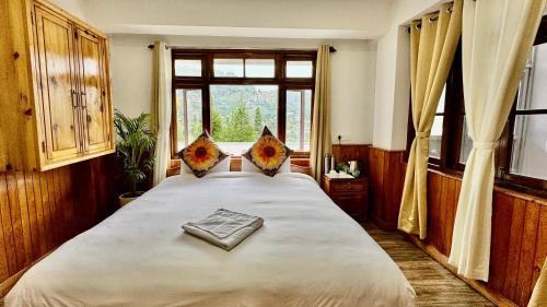 Darjeeling Hotel | Batasia, Hillside Inn