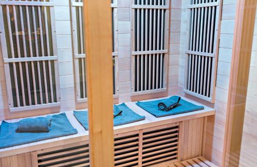 Berkeley Springs Casa | Bath House Cabin - Hot tub, Sauna, 2 King suites