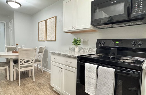 Inniswold Apartamento | Baton Rouge Bliss! Trendy 2BR Apartment Near Everything
