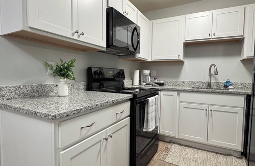 Inniswold Apartamento | Baton Rouge Bliss! Trendy 2BR Apartment Near Everything