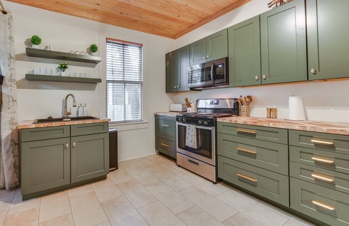 Roseland Terrace Historic District Cabaña | Baton Rouge Cottage w/ Fenced Yard: Near Downtown!