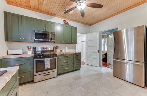 Roseland Terrace Historic District Cabaña | Baton Rouge Cottage w/ Fenced Yard: Near Downtown!