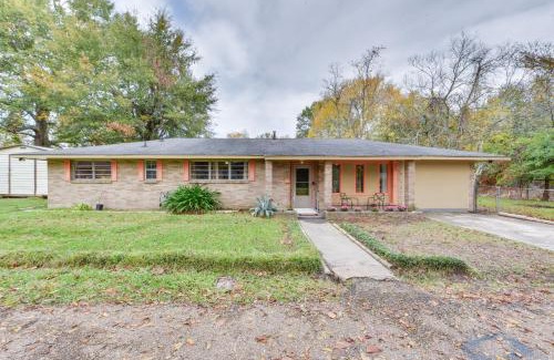 Scotlandville Casa | Baton Rouge Vacation Rental with Yard 10 Mi to LSU!