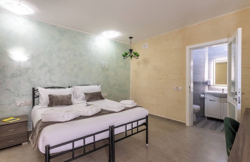 Xewkija Hotel | Battista Guesthouse with pool-room 2