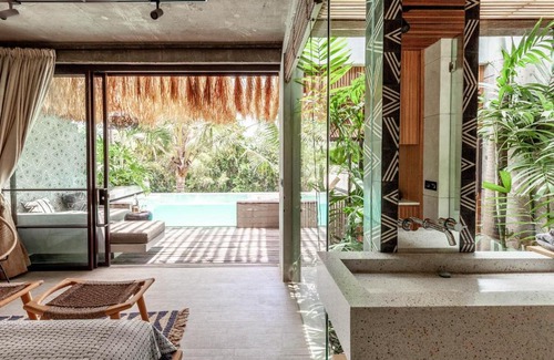 Batu Bolong Villa | BATUKARU PRIVATE POOL SUITE 2 up to 75 discount