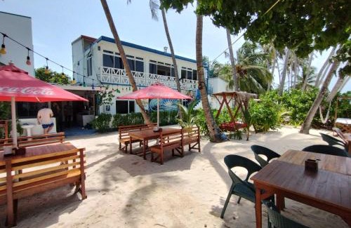 Thulusdhoo Island Casa | Batuta Maldives Surf View