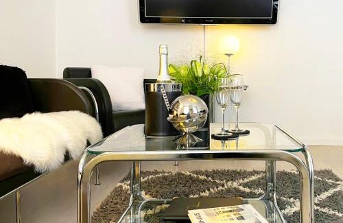 Gera Apartamento | BAUHAUS Design-Luxus Apartment, 20er Jahre Stil, Garten