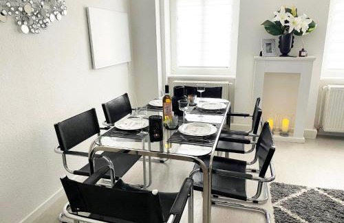 Gera Apartamento | BAUHAUS Design-Luxus Apartment, 20er Jahre Stil, Garten