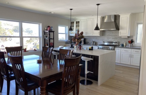 Monterey Heights Casa | Bay and Ocean views in Monterey Heights