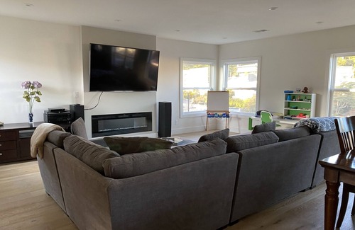 Monterey Heights Casa | Bay and Ocean views in Monterey Heights