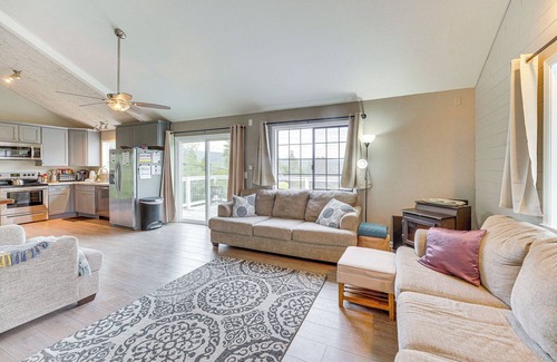 Greenwood Cabaña | 5 Acres & Deck: Scenic Greenwood Home w/ Mtn Views