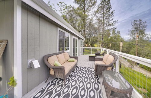 Greenwood Cabaña | 5 Acres & Deck: Scenic Greenwood Home w/ Mtn Views