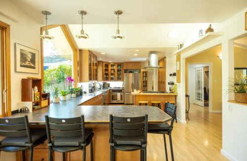 Rheem Valley Manor Casa | Bay Area Garden Retreat