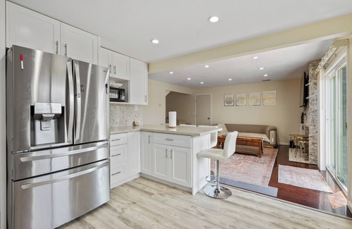 Hercules Casa | Bay Area Haven: 3BR with Spacious Living Room & Scenic Views