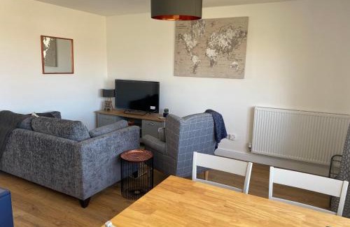 Freshwater Chalet De Esquí | Bay - Brambles Chine, Colwell Bay - 5 star WiFi - Short walk to The Hut and beach - 1 night stays available - Ferry offers