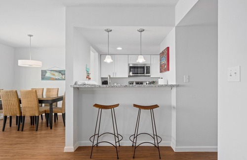 Harbor Oaks Condominio | Bay Breeze Bungalow | Pier & Community Pool!