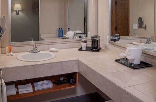 La Playa Hotel | Bay Club Hotel & Marina