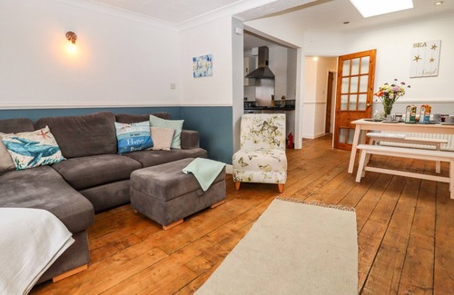 Pevensey Cabaña | BAY COSY, pet friendly, character holiday cottage in Pevensey Bay