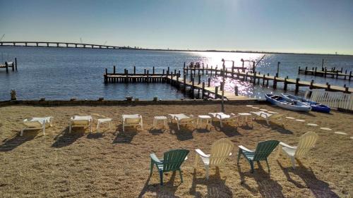 Beach Haven West Casa | Bay Front Home - Watch the sun rise over LBI. Pier for Boat/Swim/SUP/Kayak/Crab