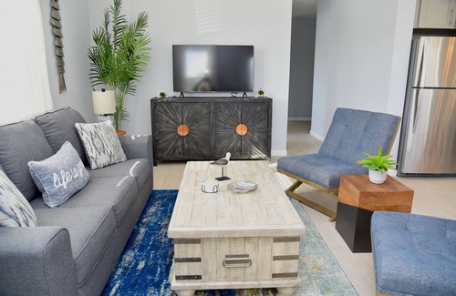 Long Neck Casa | Bay front retreat - beach, pools, pet friendly!