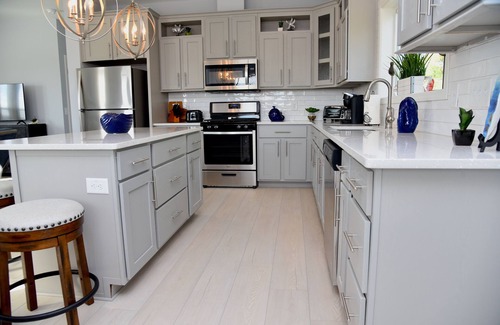 Long Neck Casa | Bay front retreat - beach, pools, pet friendly!