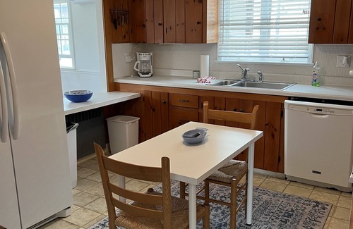 Avon Casa | Bay Head Colonial - around the corner from the beach!
