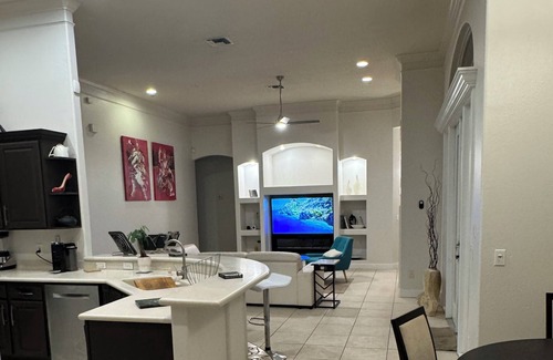 Bay Hill Casa | Bay Hill Golf! Minutes to Parks! Restaurant Row! Location location Location!