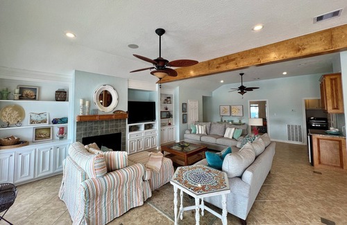 Isla Del Sol Casa | Bay House with Private Pool, Fishing, Kayaking & Sun Fun. Quiet neighborhood.