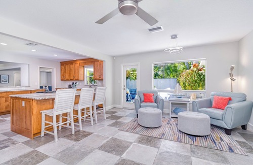 Bay Isle Casa | Bay Isle Bliss | Pet Friendly 🐶 w/ Private Pool, Spa, Putting Green and Walk to Shell Beach
