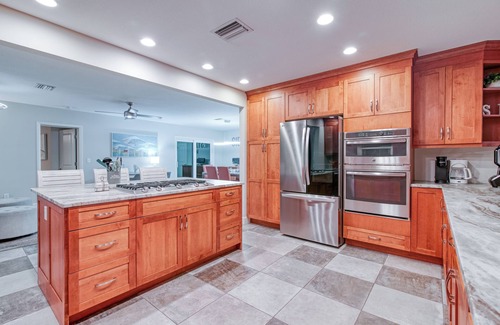 Bay Isle Casa | Bay Isle Bliss | Pet Friendly 🐶 w/ Private Pool, Spa, Putting Green and Walk to Shell Beach