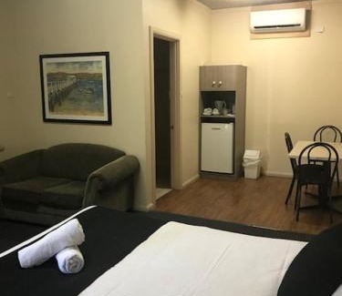 Glenelg South Hotel | Bay Motel Hotel