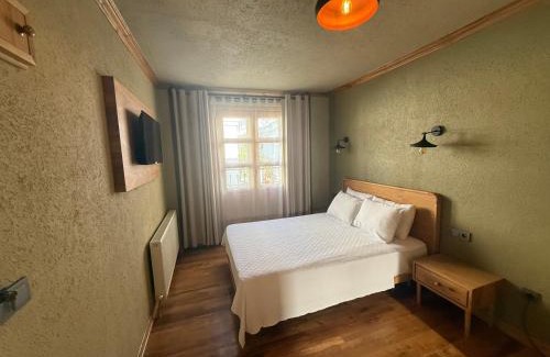 Ayvalik Hotel | Bay Nihat Otel Lale