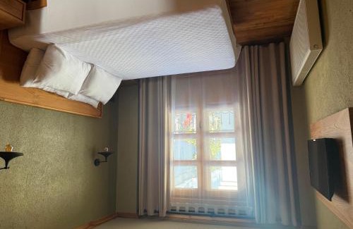 Ayvalik Hotel | Bay Nihat Otel Lale