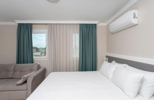 Ayvalik Hotel | Bay Nihat Otel Lale