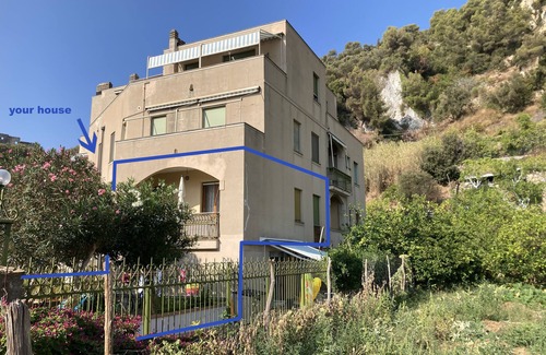 Varigotti Apartamento | Bay of Saracens - renovated apartment surrounded by greenery